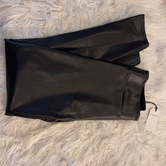 Abercrombie vegan leather leggings - Picture 2 of 5